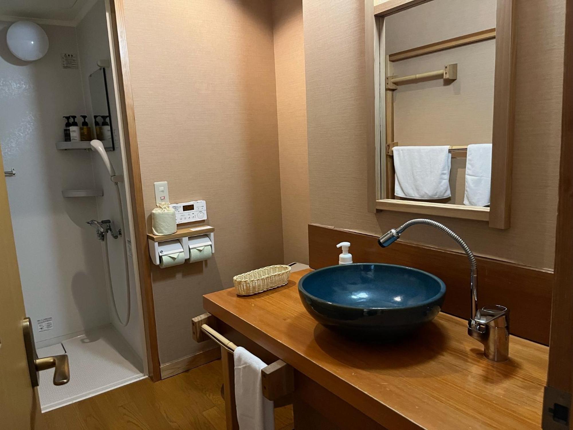 Miyama Ouan Kyoritsu Resort Takayama  Bagian luar foto Bathroom in a hotel