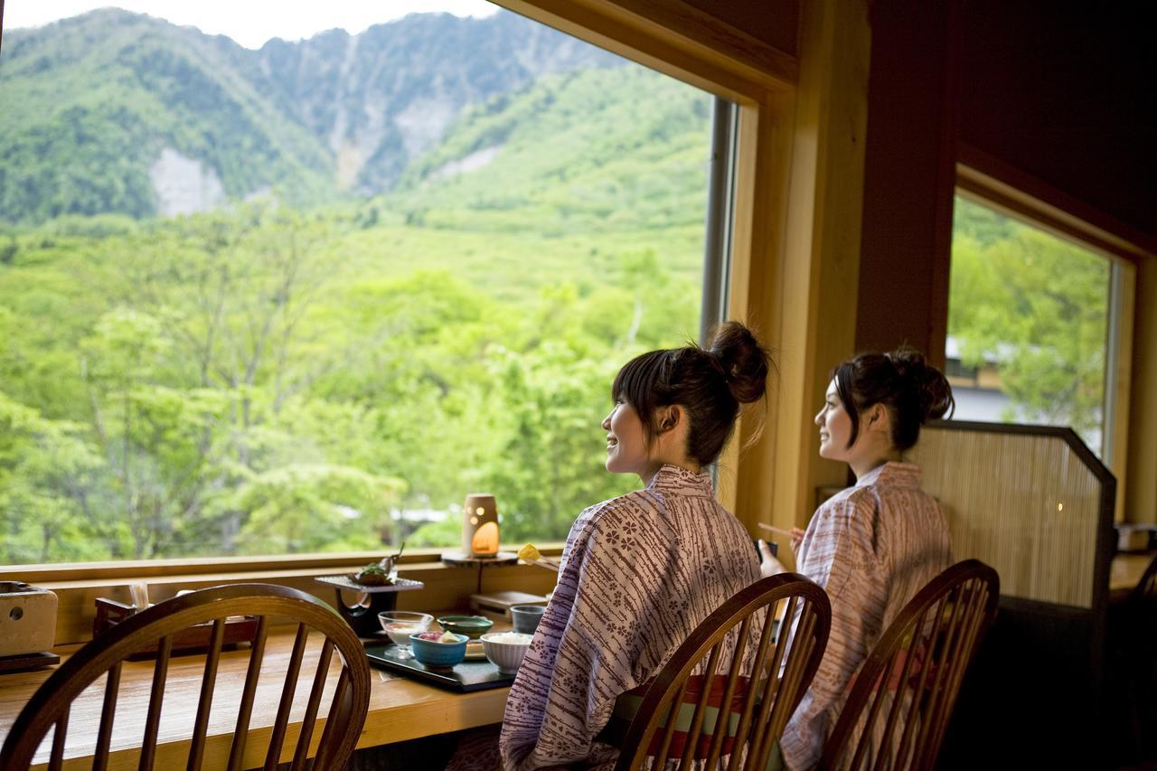 Miyama Ouan Kyoritsu Resort Takayama  Bagian luar foto A view of Mount Yōtei from a restaurant in Niseko