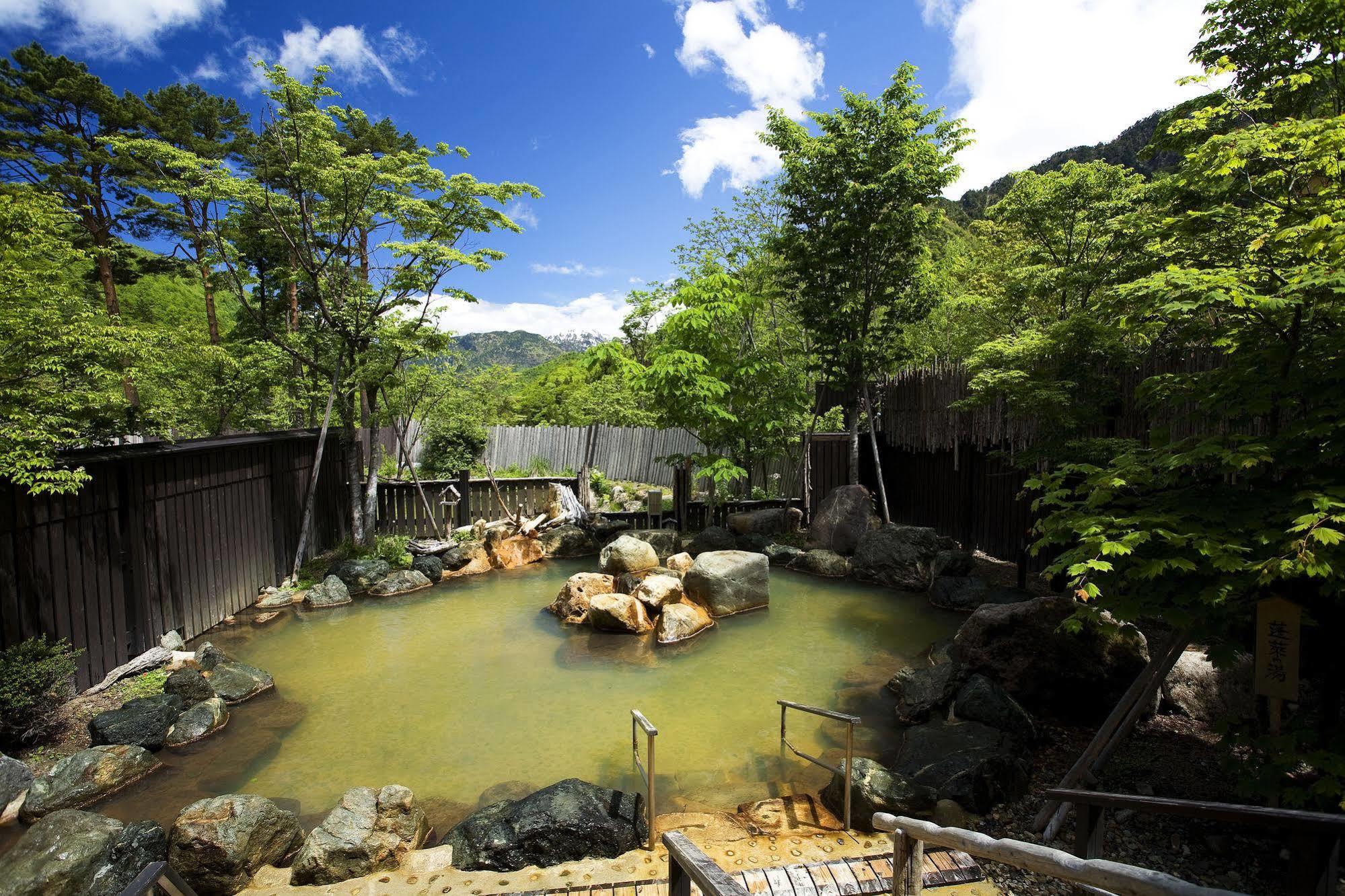 Miyama Ouan Kyoritsu Resort Takayama  Bagian luar foto A hot spring in Japan